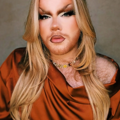 Omnipod Podder, Grace, in a dress